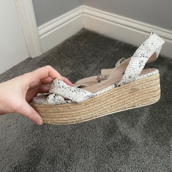 Chinese Laundry snakeskin platforms - Picture 3 of 3